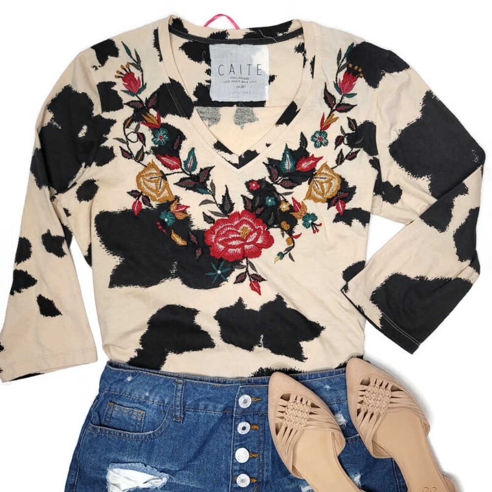 Caite NWT Imogen cow print boho embroidered floral western raw hem shirt size Sm